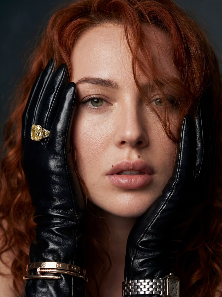 Портреты в кожаных перчатках в стиле высокой моды — пример результата